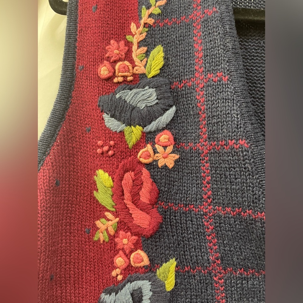 Lucia Floral Embroidered Vintage New Plaid Cottagecore Navy size M Sweater Vest - Picture 6 of 8